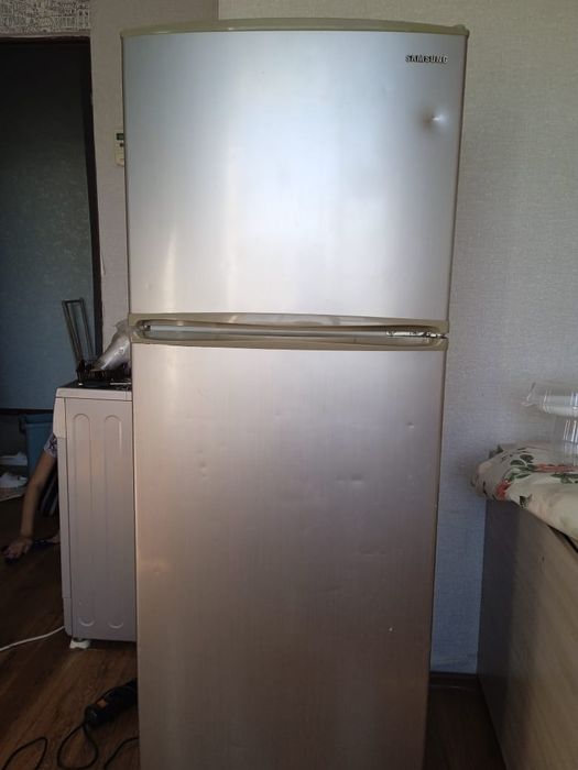 Продам холодильник