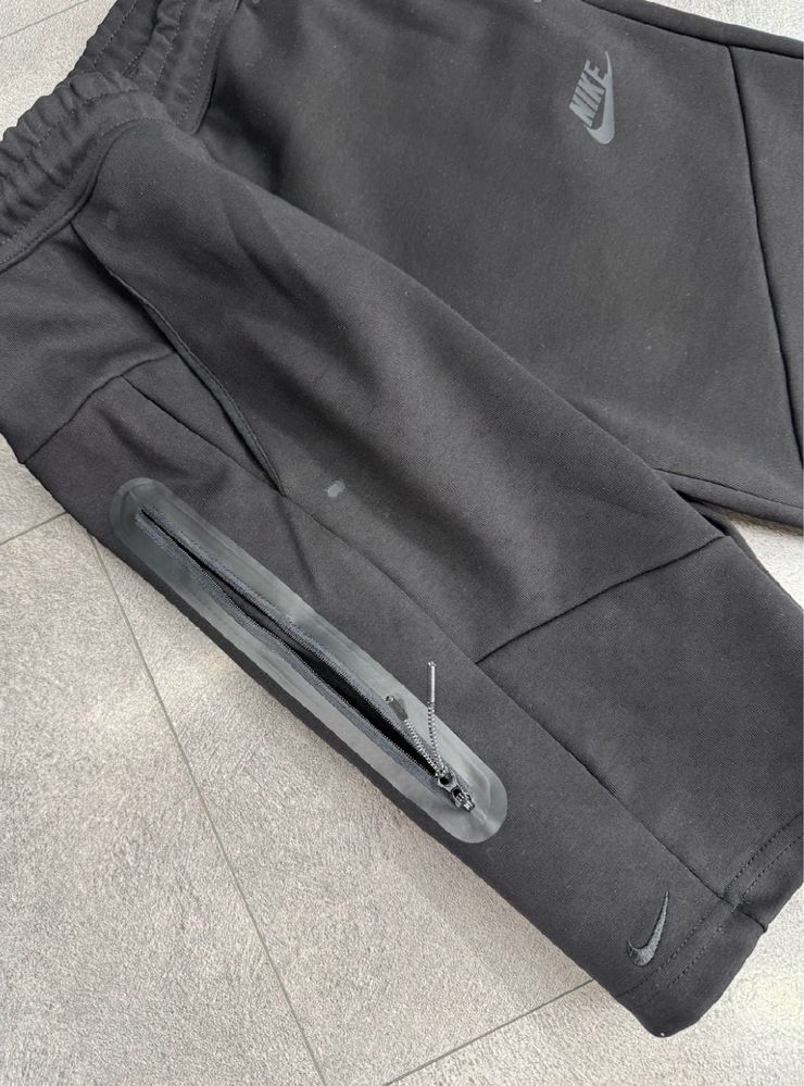Къси панталонки Nike Tech Fleece