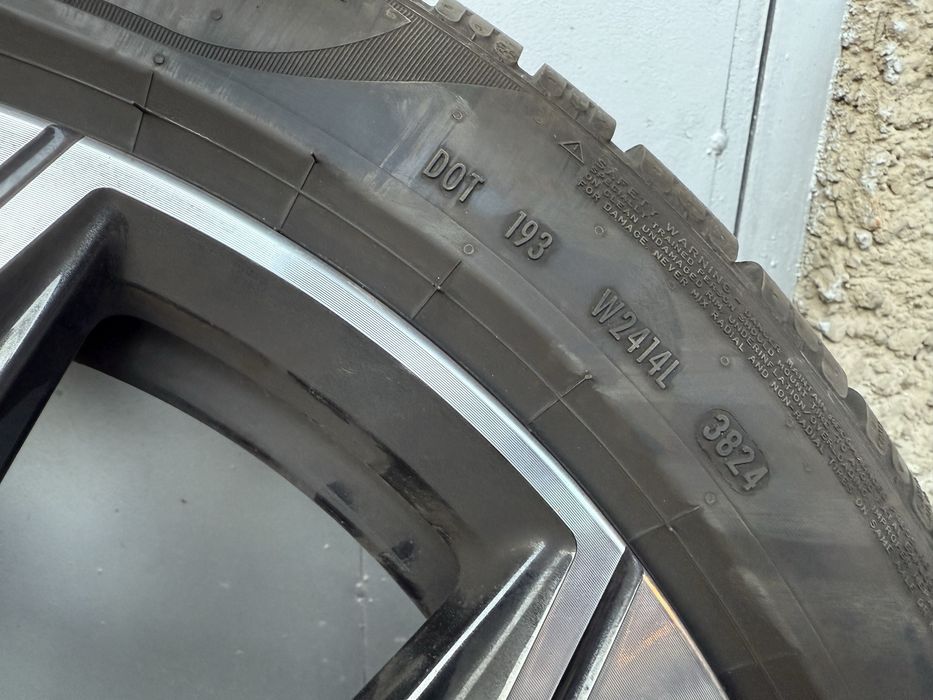 Гуми с оригинални 19 цолови джанти за BMW