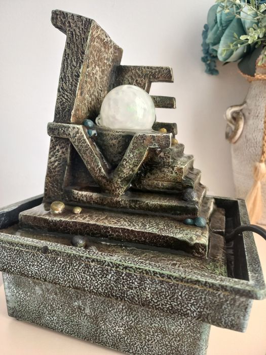 Fantana feng shui cu leduri
