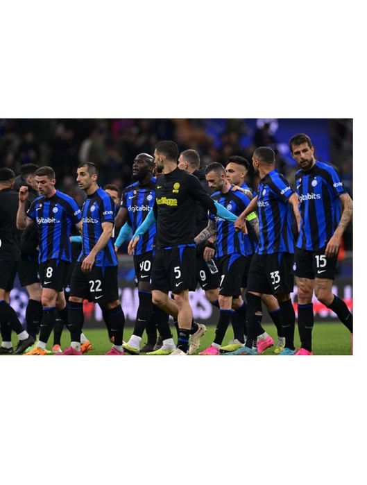 Minge semnata de Inter - Lautaro Martinez Nicollo Barella