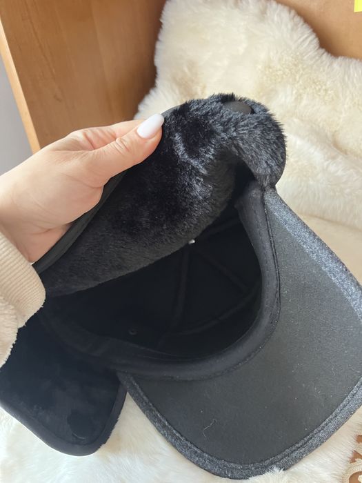 Sapca de iarna captusita cu protectie urechi si gat