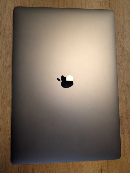 Топ модел Intel i9 MacBook Pro 16'' 16GB RAM 1TB SSD + подарък
