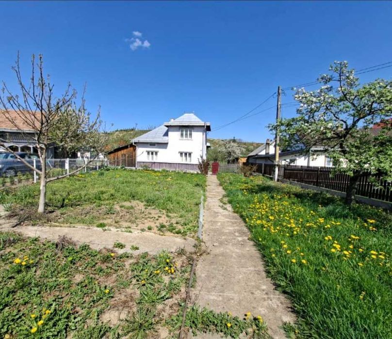 Casa si teren de vânzare