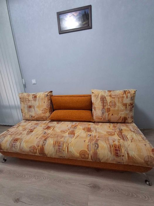 Продавам диван, произведен от Рудиан