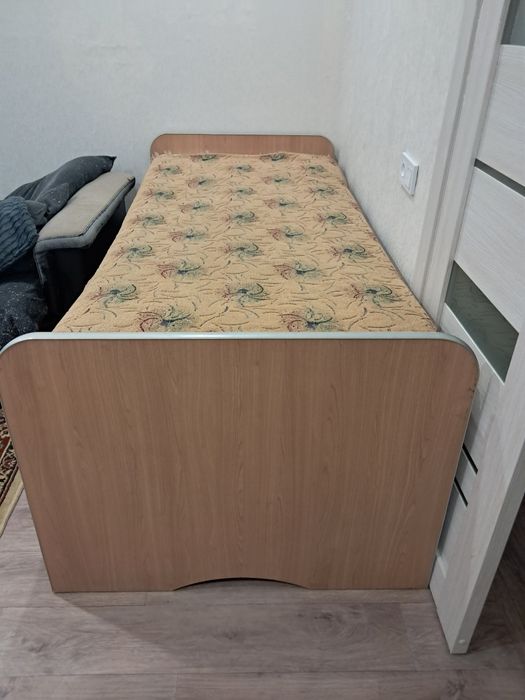 Продам кровать с матрасом за 40 тыс кровать б/у