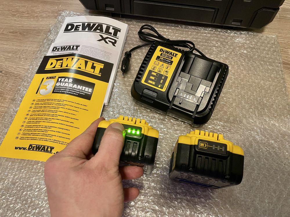 DeWalt DCB115P2-QW XR.  Pachet Baterie si incarcator.