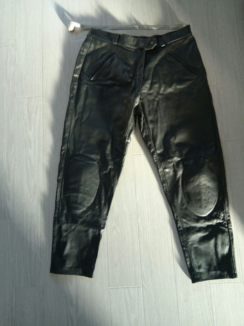 Pantaloni piele moto cu protectii genunchi