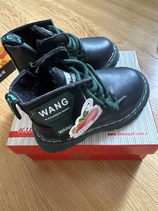 Продам детскую обувь