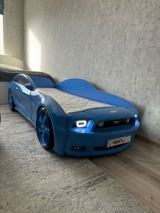 Десткая кровать машинка