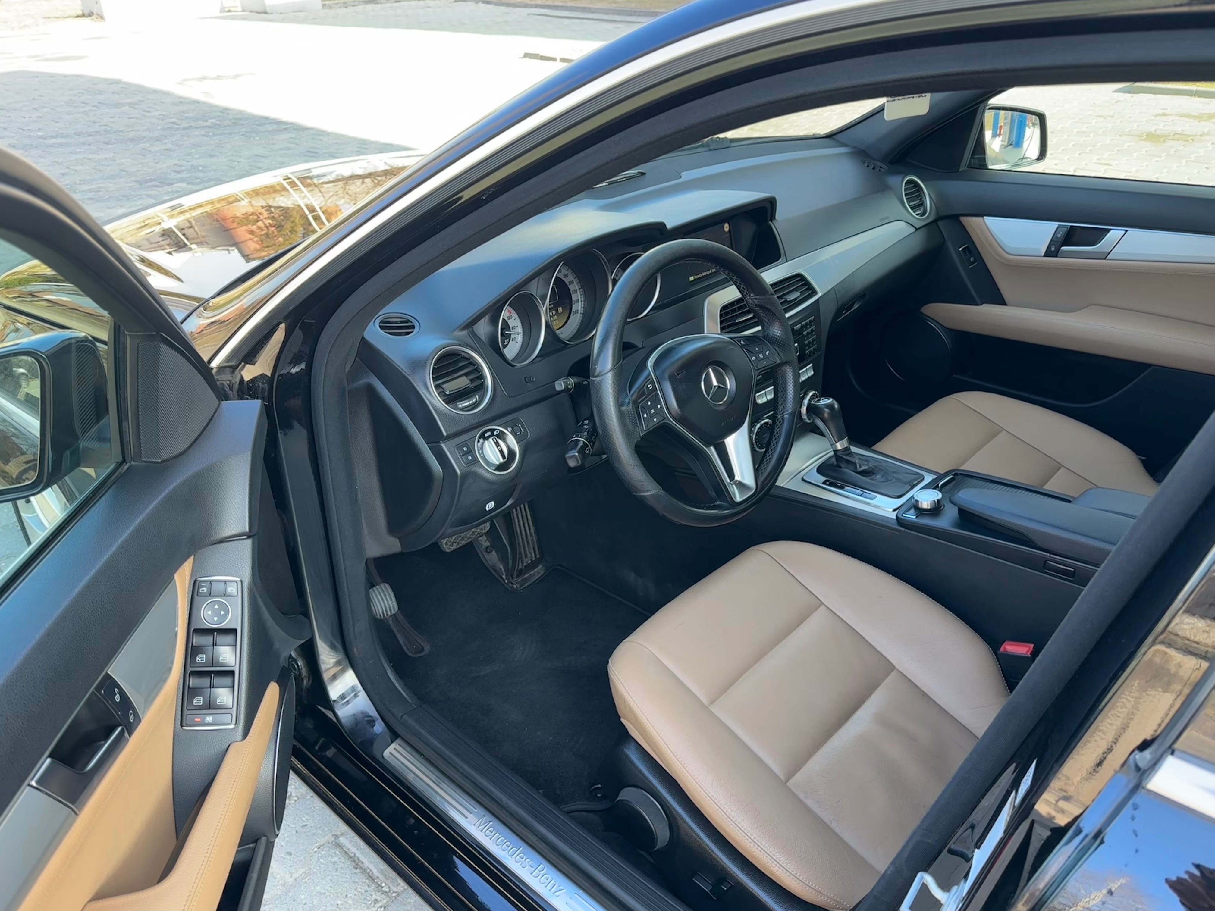 Mercedes C200 • 2013
