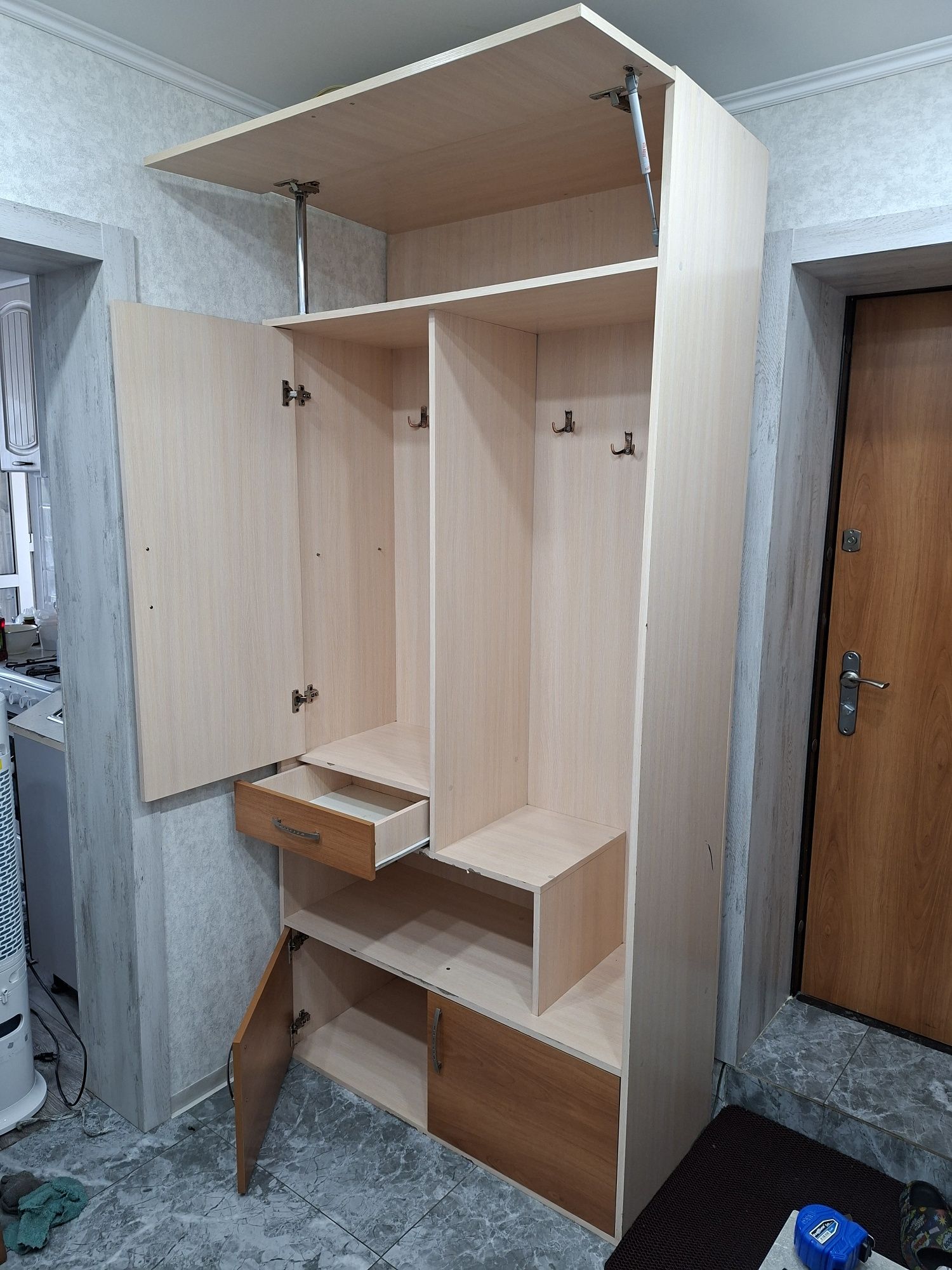 Срочно продам шкаф в прихожую