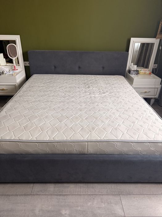 Продам матрас 2000:1800