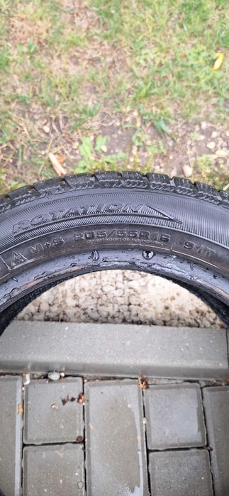 Продавам зимни гуми 2 бр. DEBICA