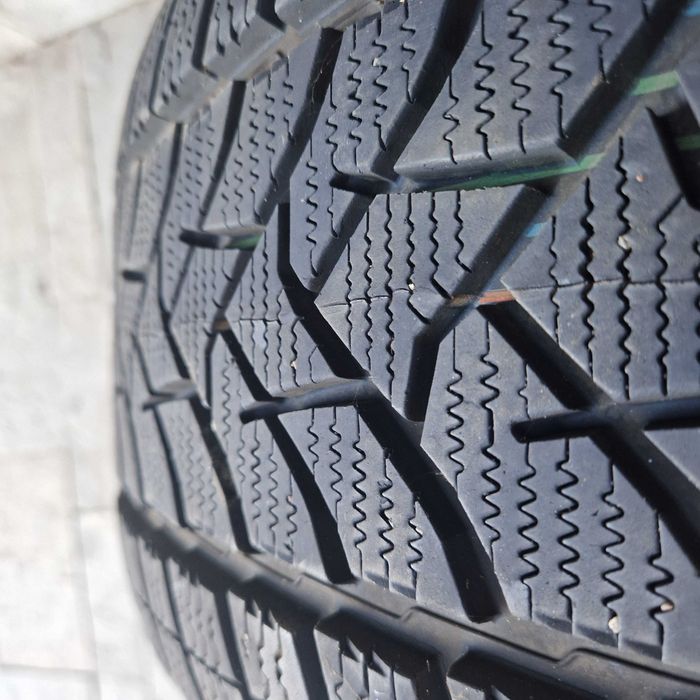 Комплект зимни гуми Dunlop 255/45/20, 285/40/20