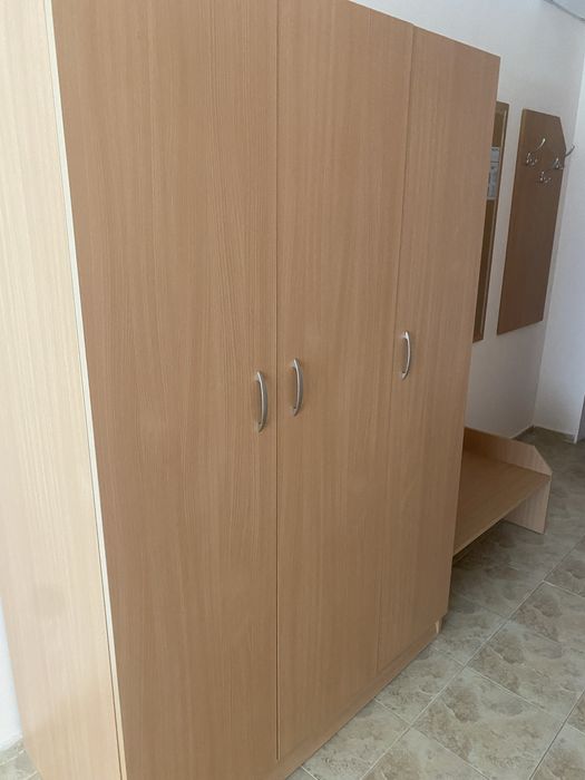 Хотелско обзавеждане:гардероби,масички,дивани, легла с матраци