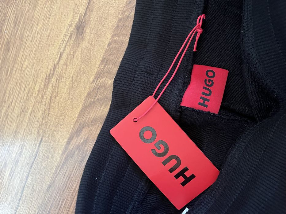 Чисто нов комплект hugo boss с етикети.