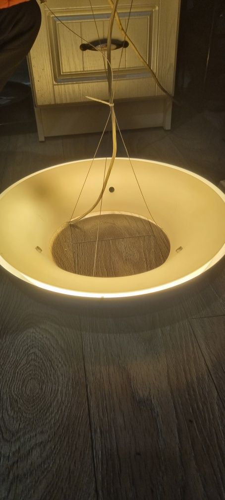 Vând lustra tavan 60w