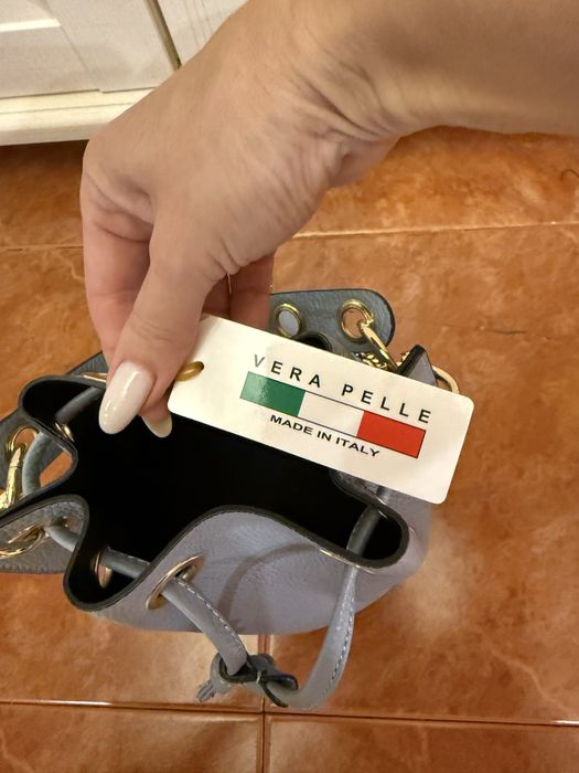 Сумочка из натуральной телячьей кожи. Новая . Италия .