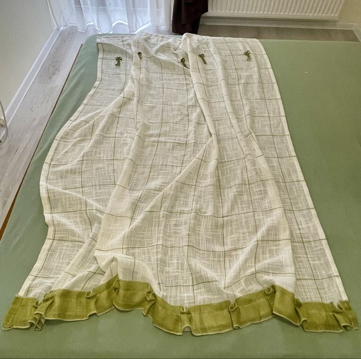 Perdele diverse culori