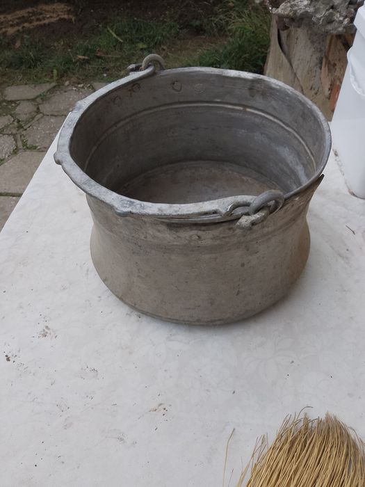 Продавам медни калайдисани съдове.
