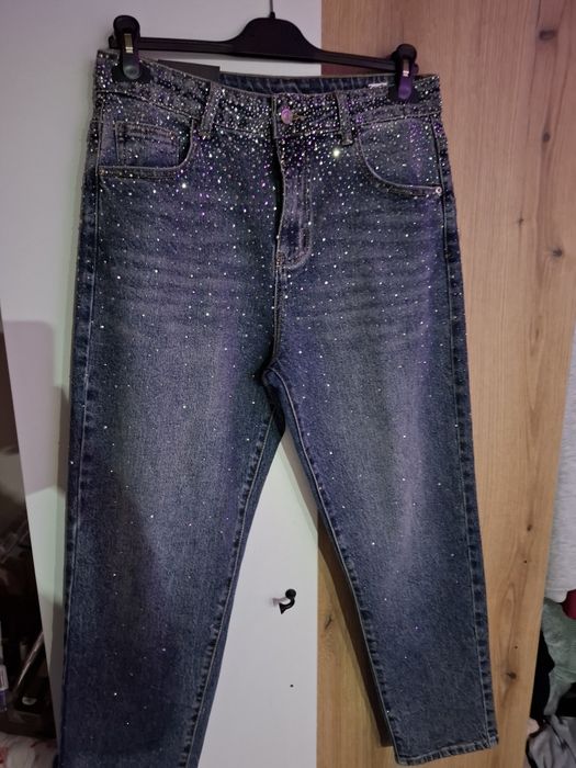 Продавам чисто нови дънки с объркан размер