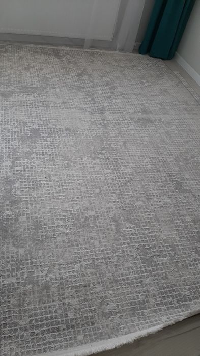 Продаётся ковёр.