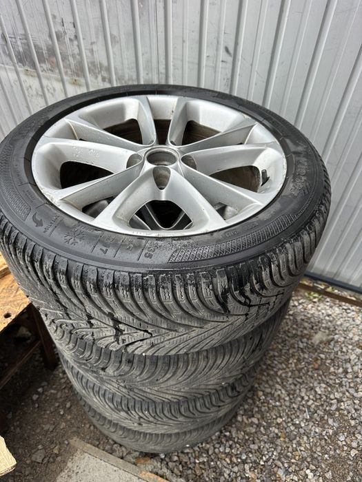 Vand jante aliaj originale Vw cu anvelope de iarna R17