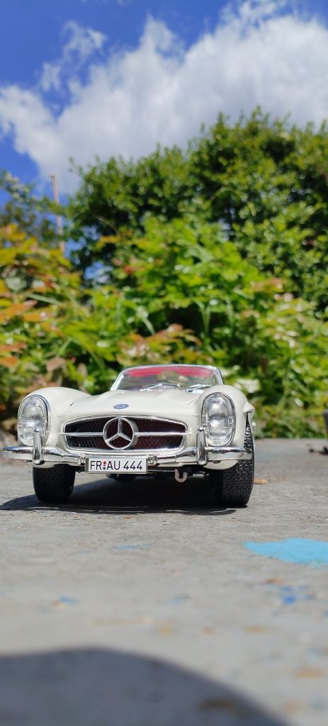 Mercedes Benz 300SL 1:18 1/18 Burago метална количка