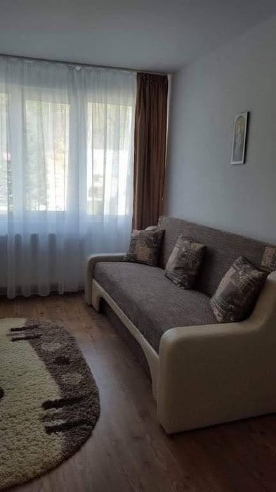 Închiriez apartament