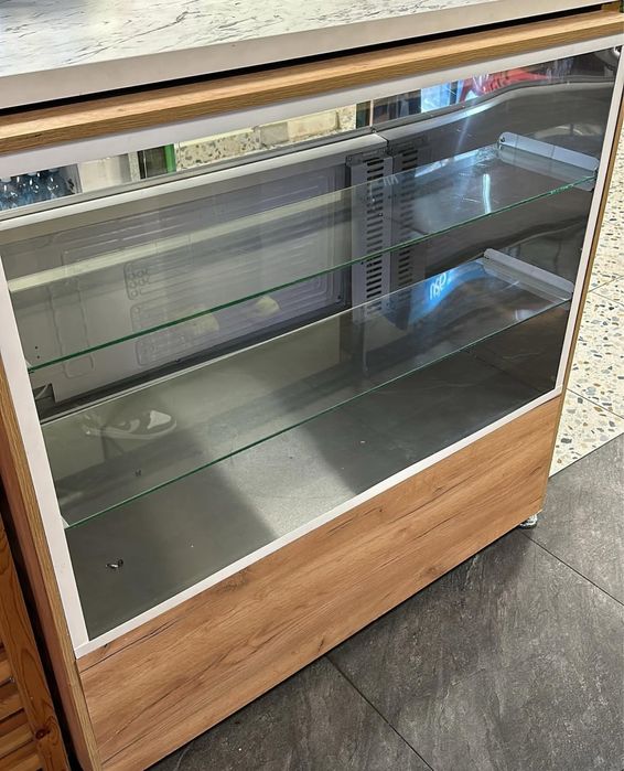 Продам холодильник витринный