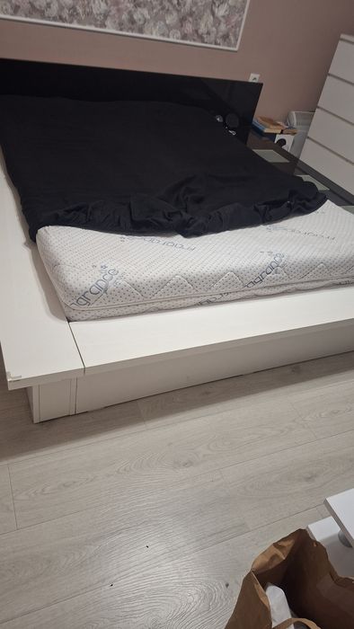 Продавам спалня с матрак