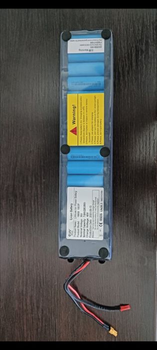 Vând baterie li-ion de 36V 7.8Ah