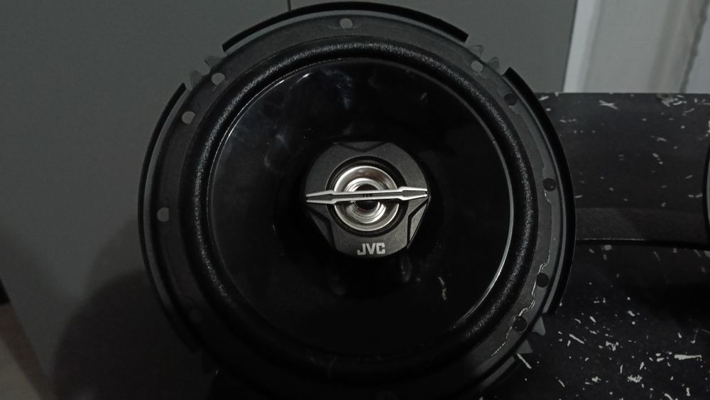 Vând casetofon auto Sony + un set de două boxe jvc