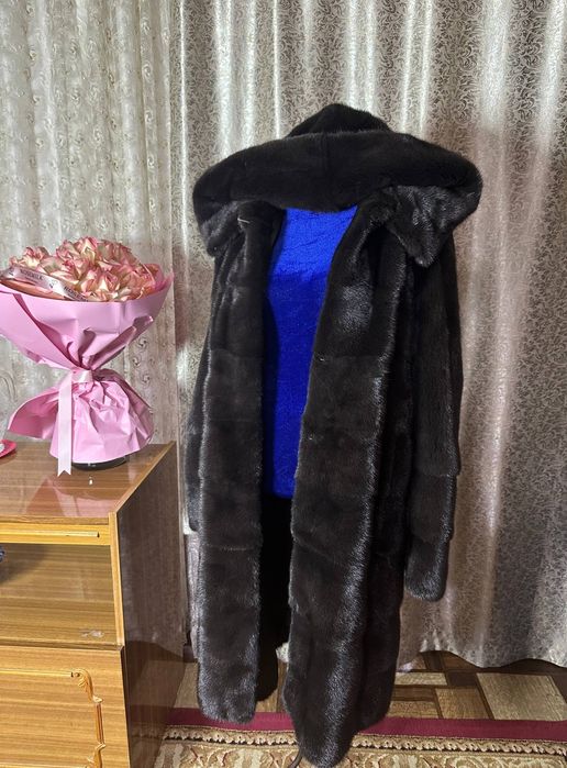 Натуральная Норковая шуба с воротником из Соболя.Есть другие модели