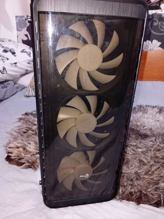 Кутия за Компютър