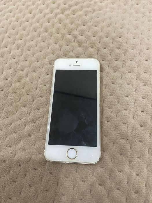 iPhone 5s б/у (сломаный:упал в воду)
