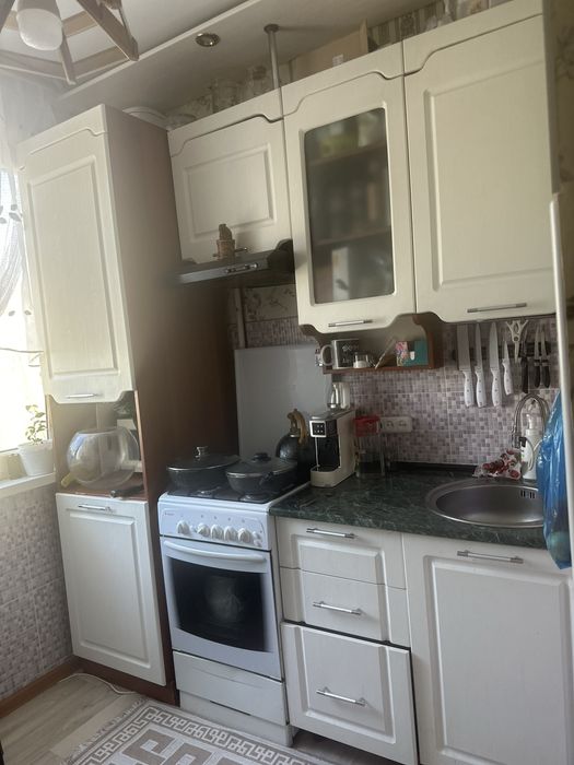 Прожам кухонный гарнитур.