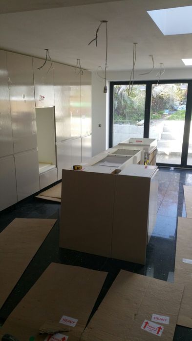 Firma de construcții execută diverse lucrări și servicii