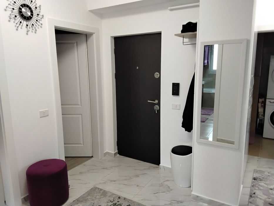 Vând apartament 3camere,81mp,modern pe strada Ghimbavului, Cristian