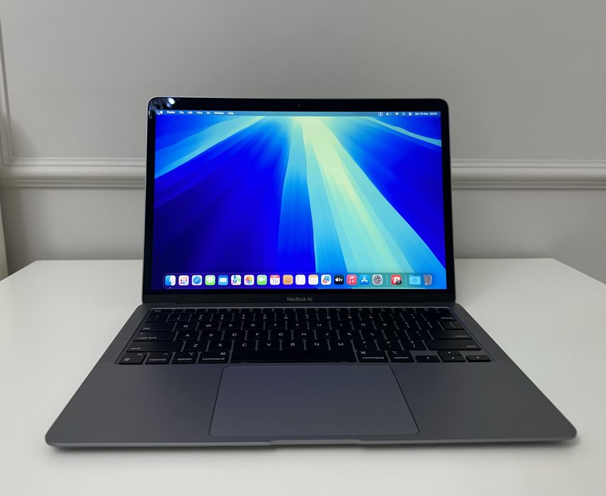 MacBook Air M1 2020 года 13” 8/256 GB