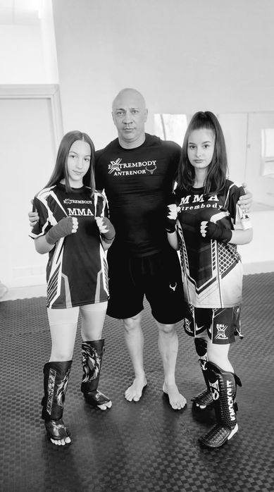 Cursuri de Kickboxing Kempo Grappling BJJ Karate MMA