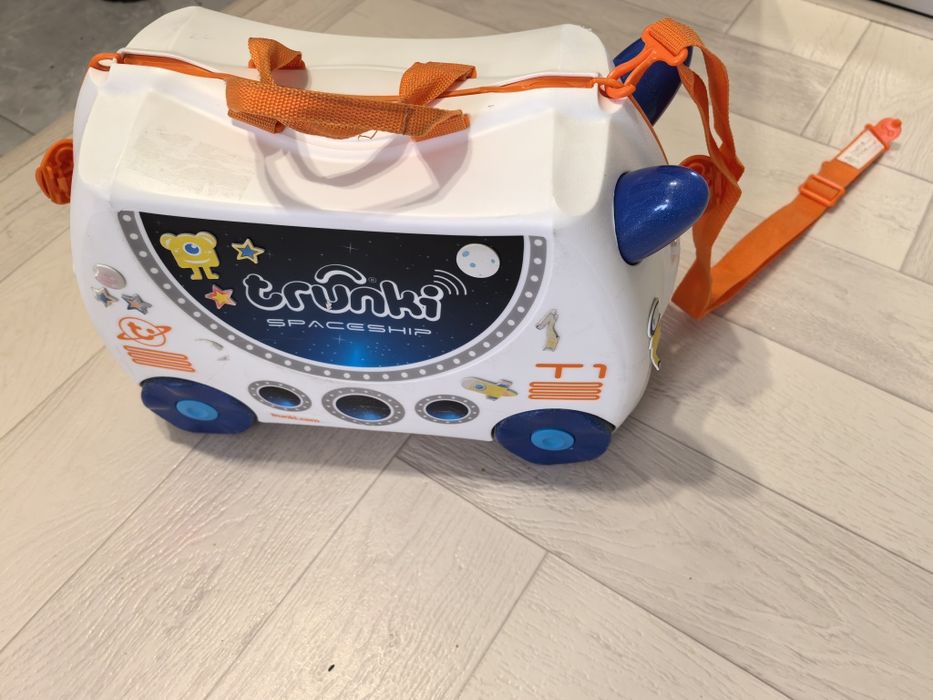 Продам чемодан trunki для детей на колёсах