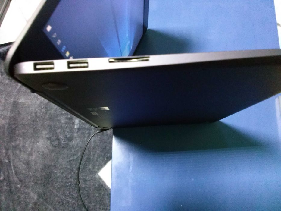 Laptop Asus Zenbook UX305CA