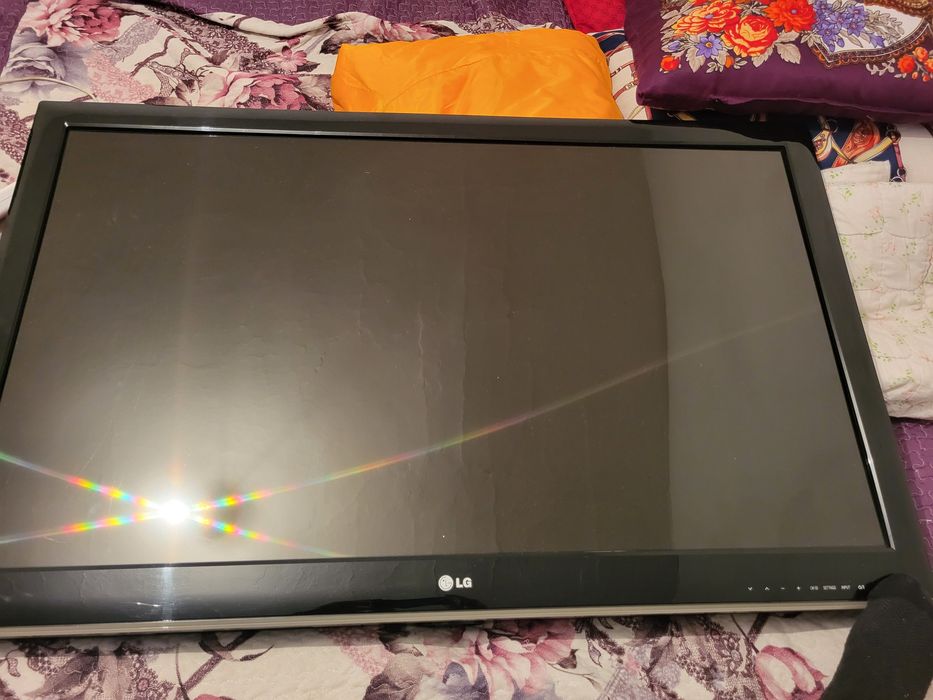 Телевизор LG в хорошем состоянии