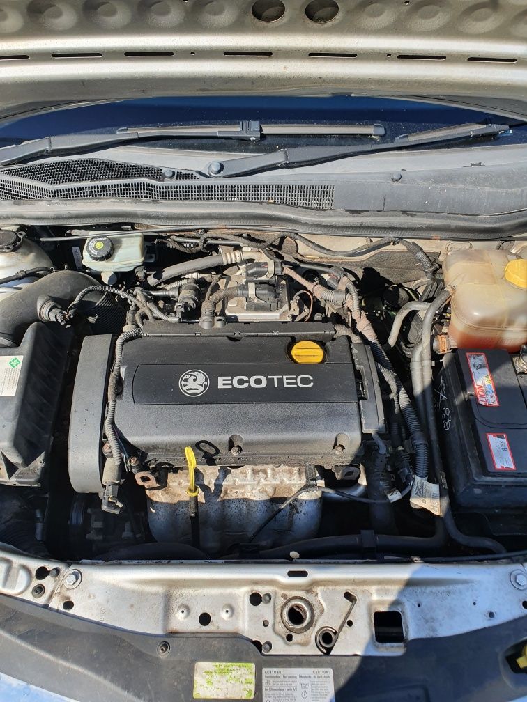 Dezmembrez Opel Astra GTC 1.6 benzina 116 cai