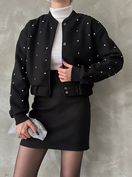 Черно яке с камъчета