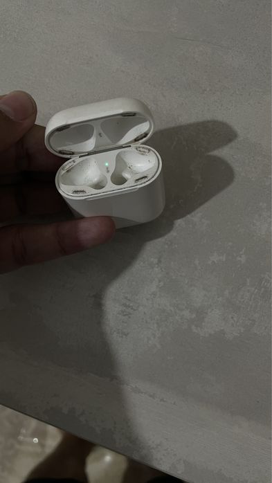 Продам кейс airpods