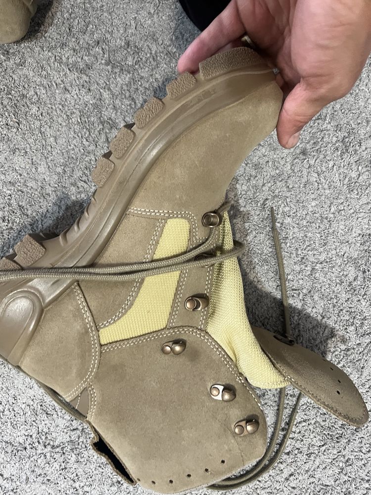 Bicanci miltari desert goretex , noi