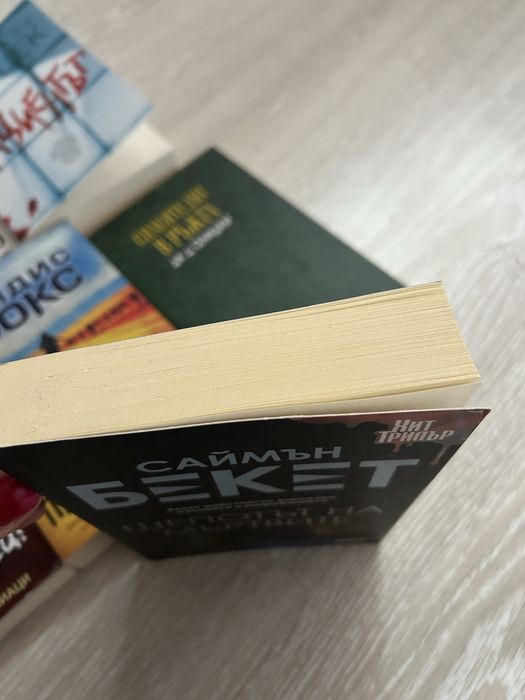 Книги - различни заглавия, основно криминални и трилъри